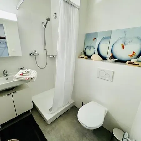 New Close To & Imd Apartment